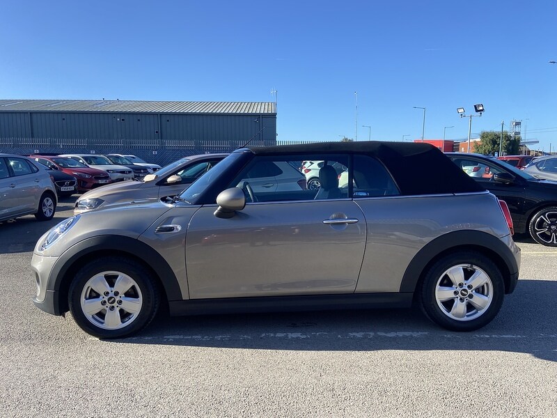 Used MINI Convertible 2018 for sale - 77902429: Photo 18