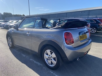 Used MINI Convertible 2018 for sale - 77902429: Photo