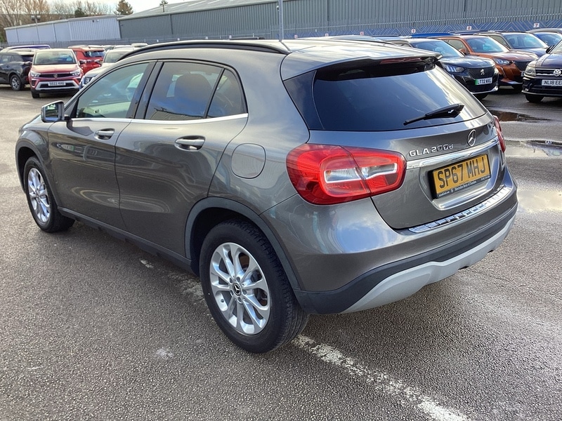 Used Mercedes-Benz GLA 2017 for sale - 77902381: Photo 2
