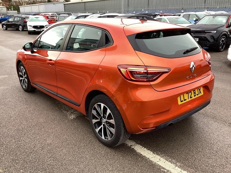 Used Renault Clio 2022 for sale - 77902478: Photo 2