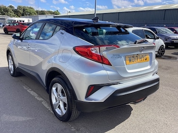 Used Toyota C-HR 2017 for sale - 79562062: Photo