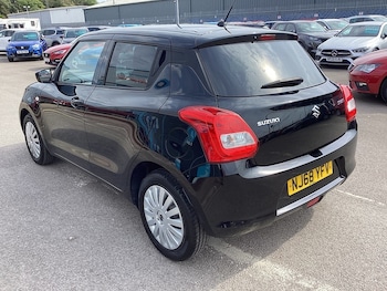 Used Suzuki Swift 2018 for sale - 79436018: Photo