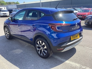 Used Renault Captur 2023 for sale - 79405319: Photo