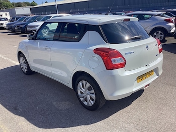 Used Suzuki Swift 2020 for sale - 79280798: Photo