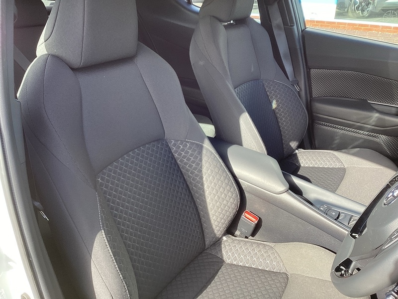 Used Toyota C-HR 2023 for sale - 78016617: Photo 11