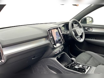Used Volvo XC40 2026 for sale - 79418590: Photo