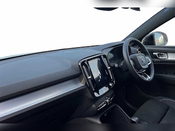 Used Volvo XC40 2025 for sale - 76750110: Photo