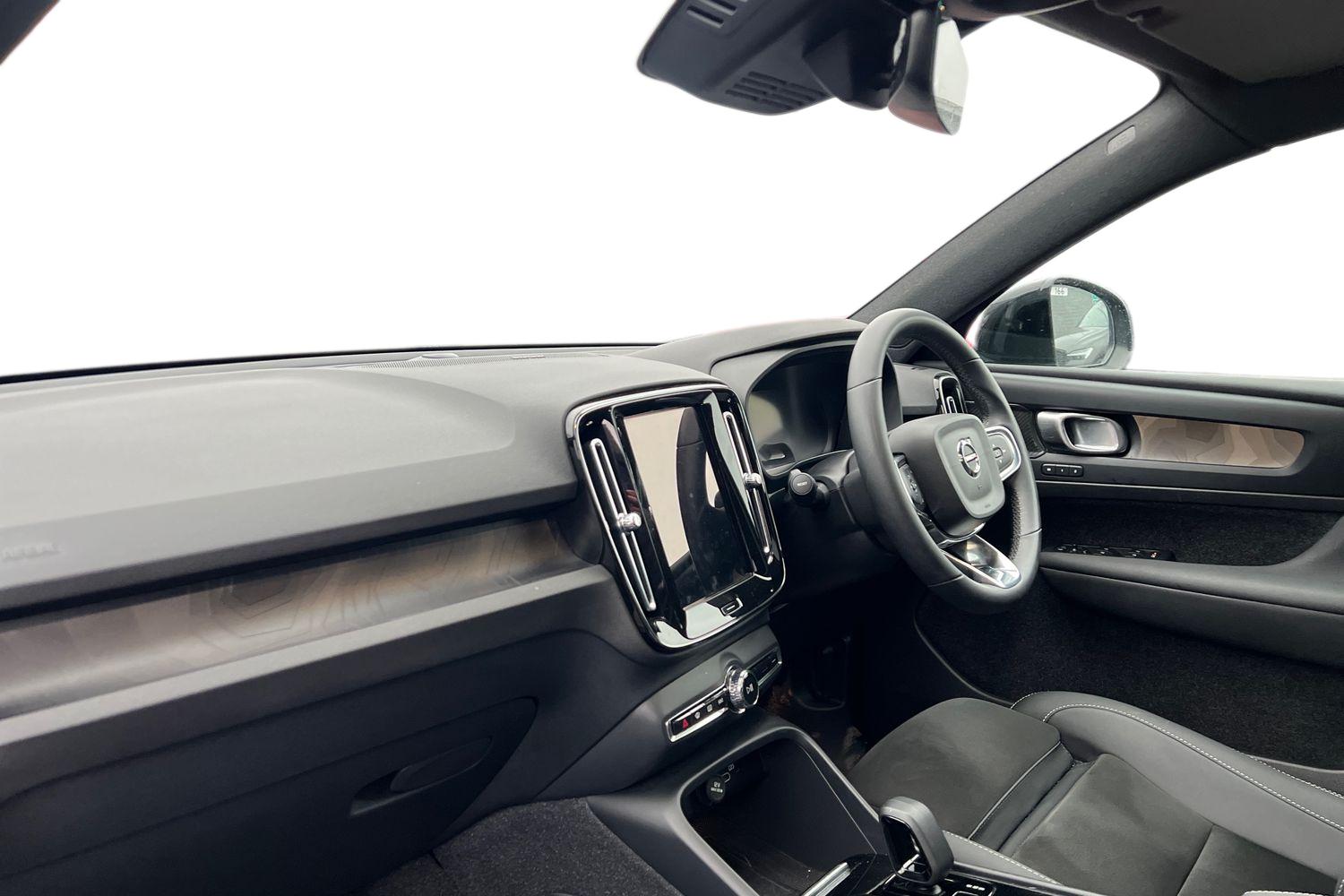 Used Volvo XC40 2022 for sale - 77353732: Photo 2