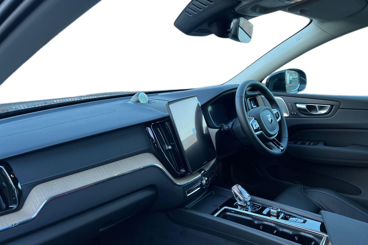 Used Volvo XC60 2025 for sale - 76738120: Photo 2