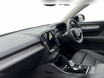 Used Volvo XC40 2024 for sale - 76244519: Photo 2