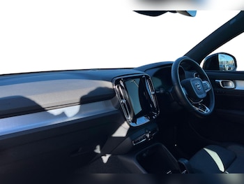 Used Volvo XC40 2023 for sale - 77890023: Photo