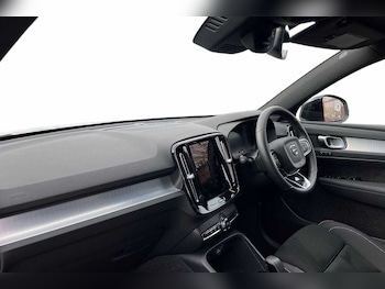 Used Volvo XC40 2025 for sale - 79367105: Photo