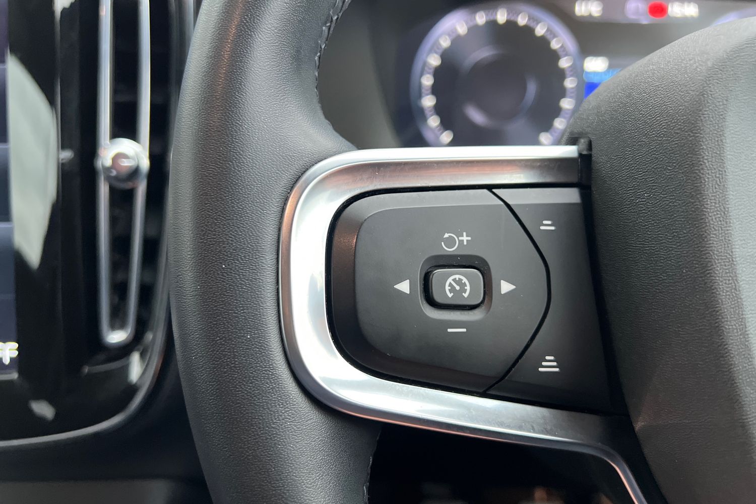 Used Volvo XC40 2021 for sale - 76302371: Photo 11