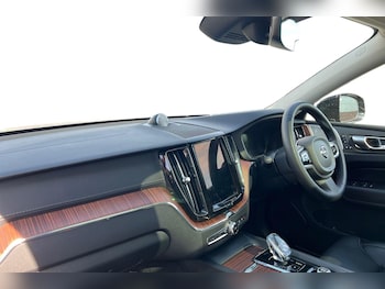 Used Volvo XC60 2023 for sale - 78080884: Photo