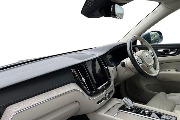 Used Volvo XC60 2021 for sale - 76130571: Photo 2