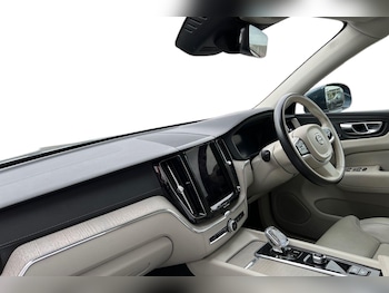 Used Volvo XC60 2021 for sale - 76130571: Photo 2