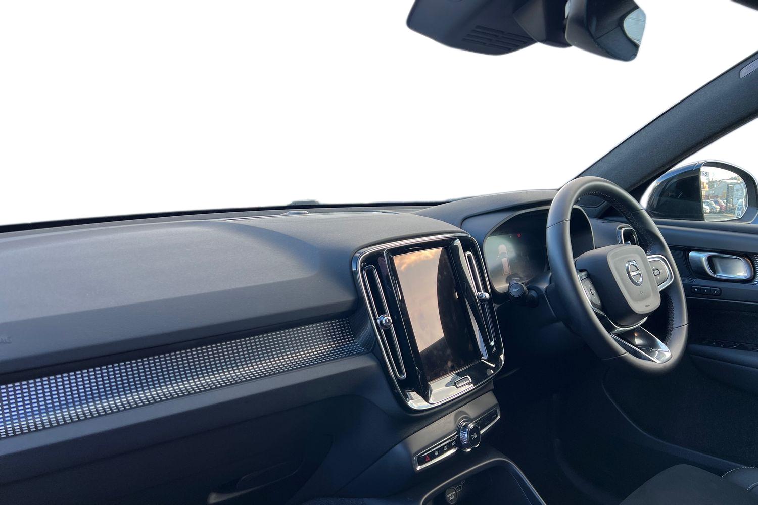 Used Volvo XC40 2025 for sale - 77476563: Photo 2