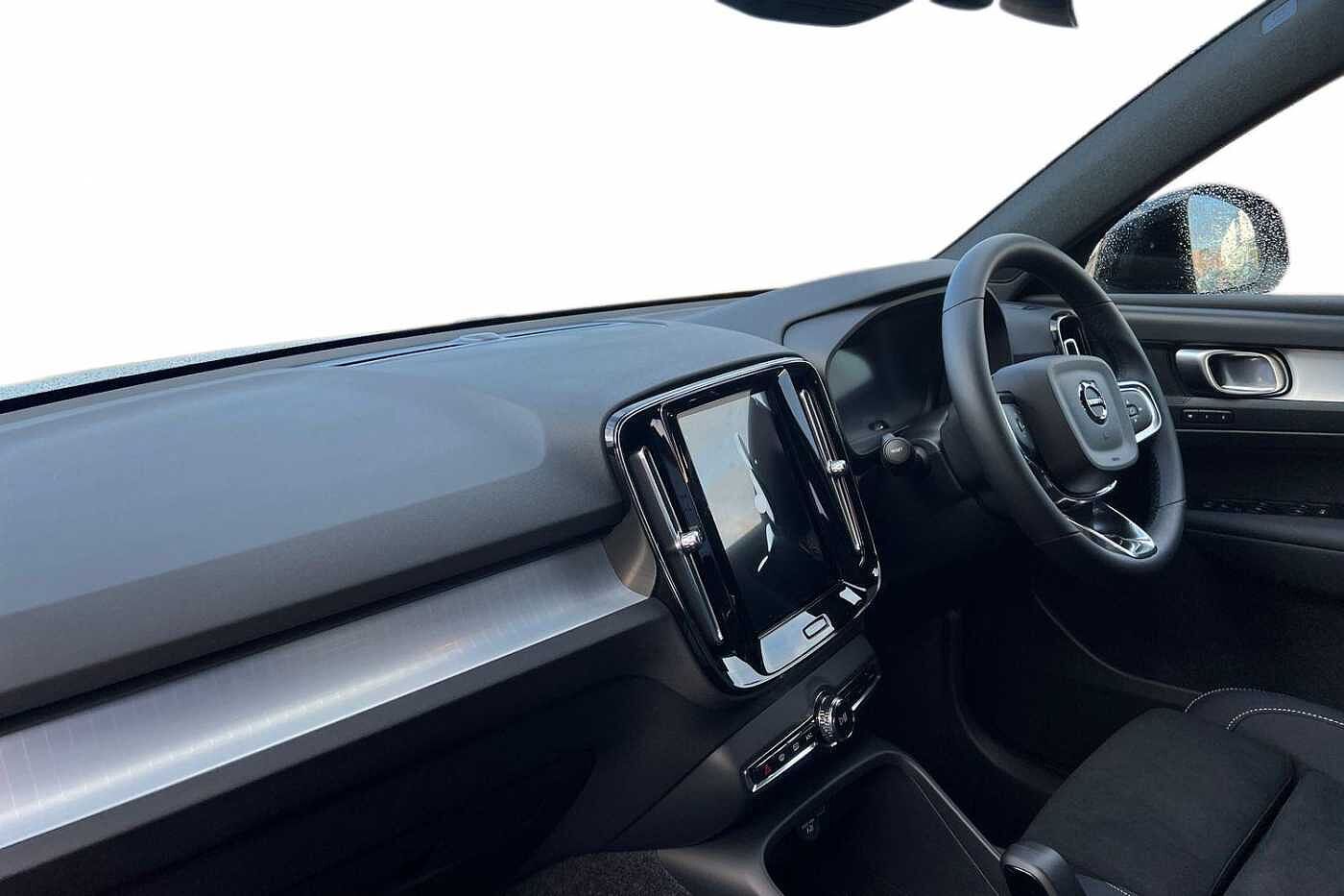 Used Volvo XC40 2025 for sale - 77274033: Photo 2