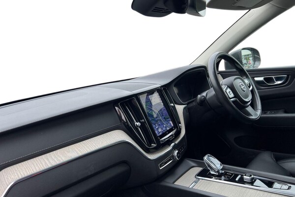 Used Volvo XC60 2021 for sale - 75629636: Photo 2