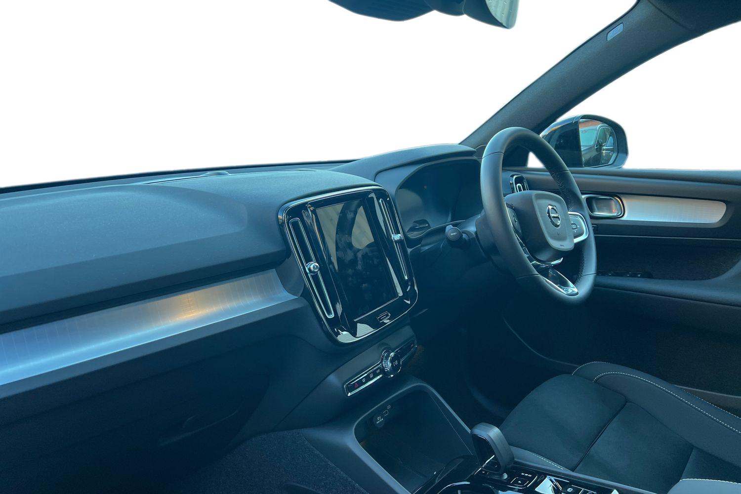 Used Volvo XC40 2025 for sale - 77274044: Photo 2