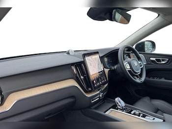 Used Volvo XC60 2025 for sale - 77476521: Photo
