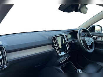 Used Volvo XC40 2022 for sale - 76921684: Photo