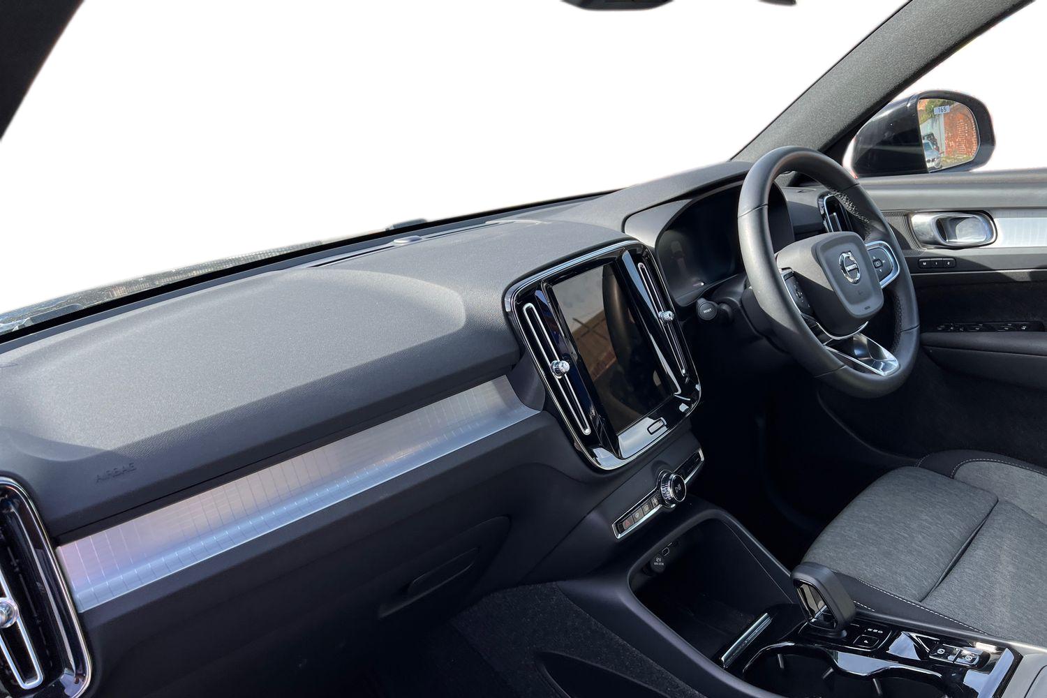 Used Volvo XC40 2022 for sale - 76130552: Photo 2