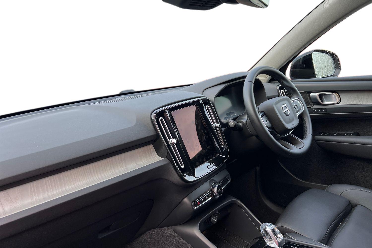 Used Volvo XC40 2025 for sale - 76221715: Photo 2