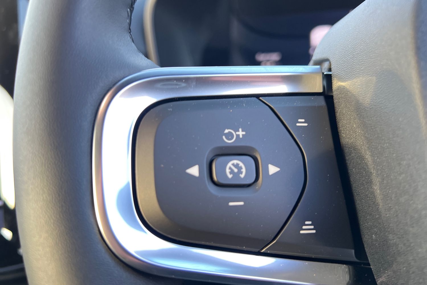 Used Volvo XC40 2025 for sale - 76221869: Photo 11