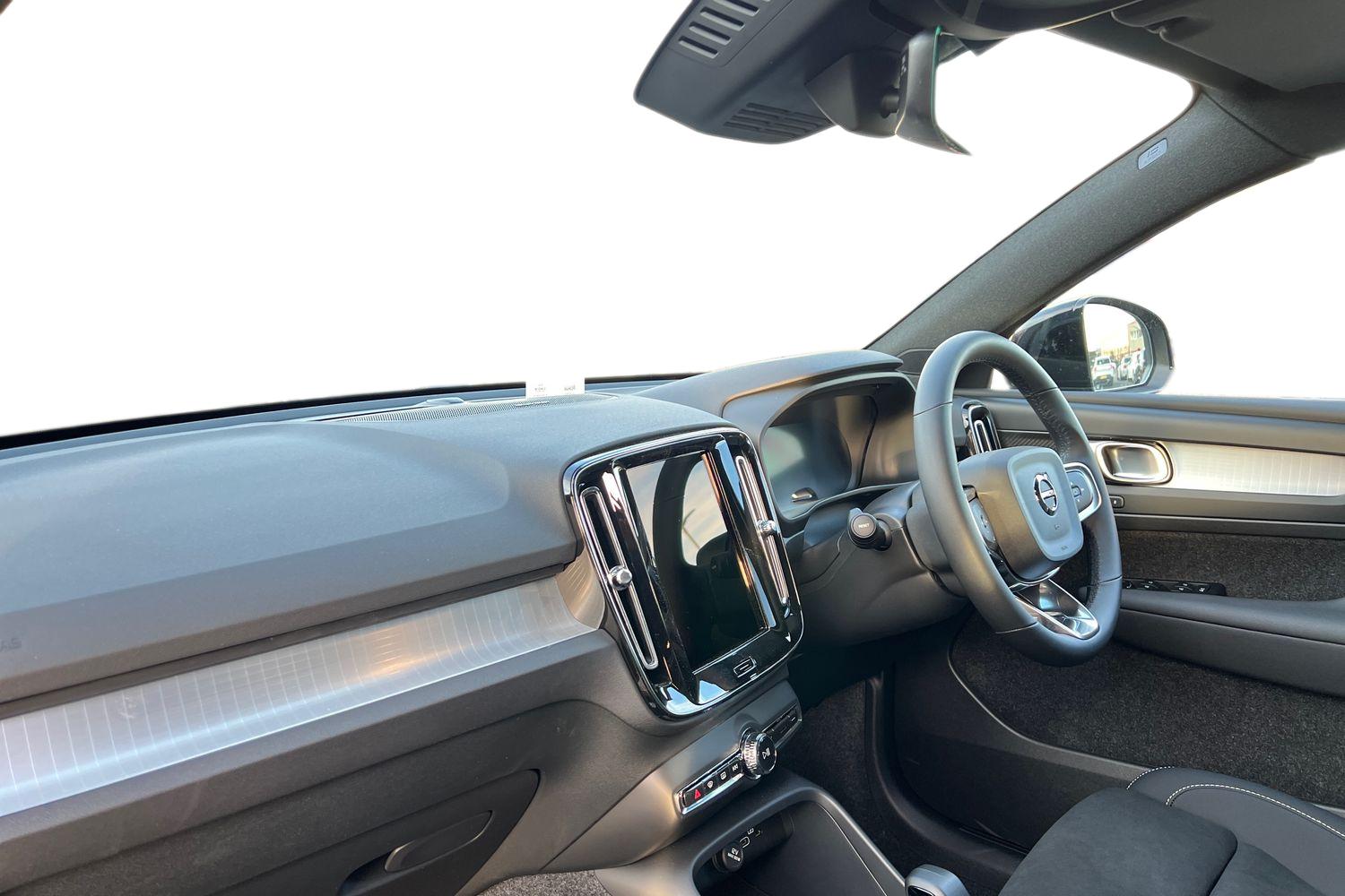 Used Volvo XC40 2025 for sale - 76221869: Photo 2