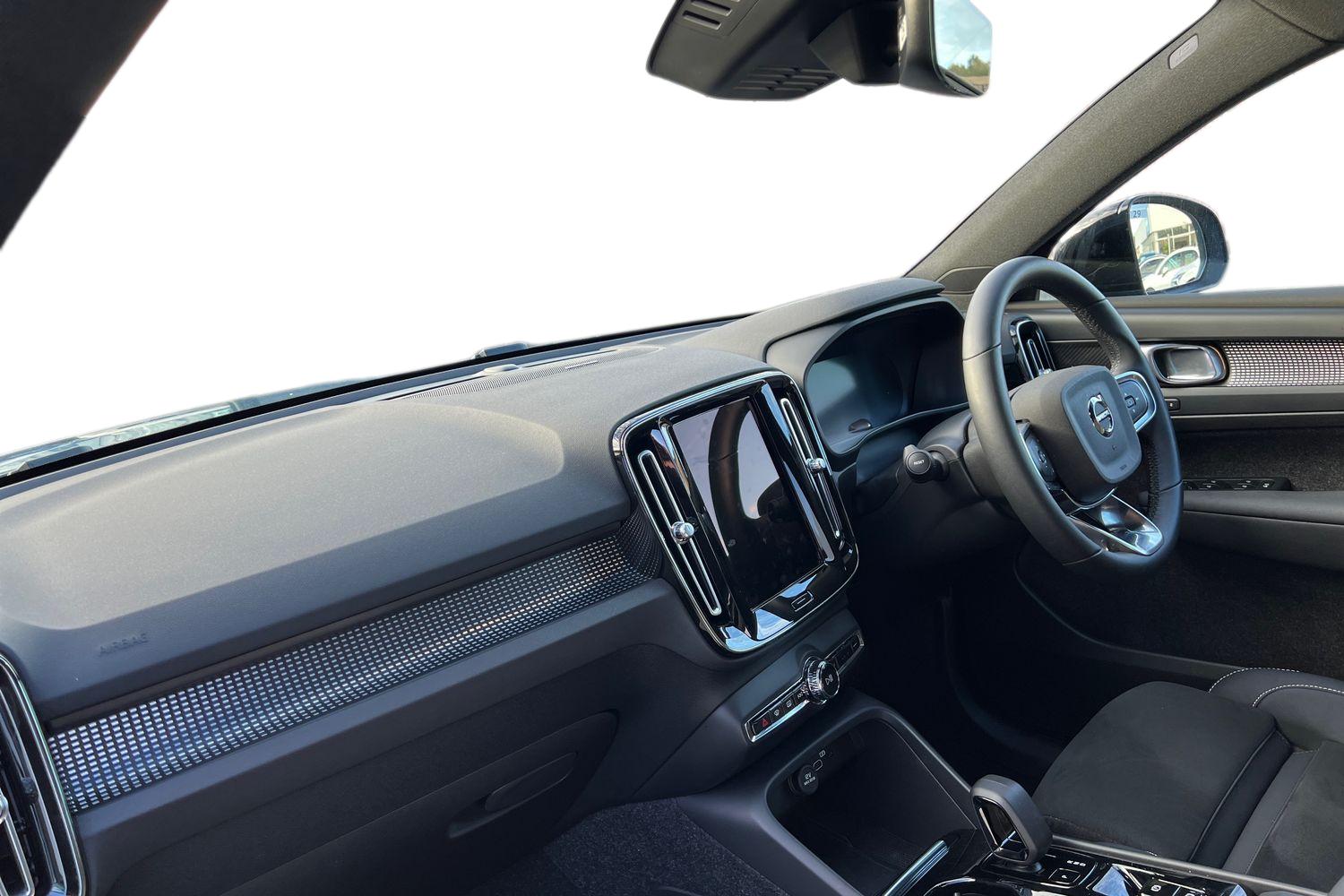 Used Volvo XC40 2022 for sale - 76302346: Photo 2