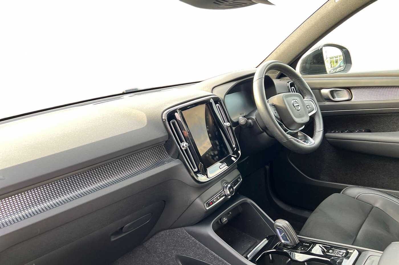 Used Volvo XC40 2021 for sale - 76145861: Photo 2