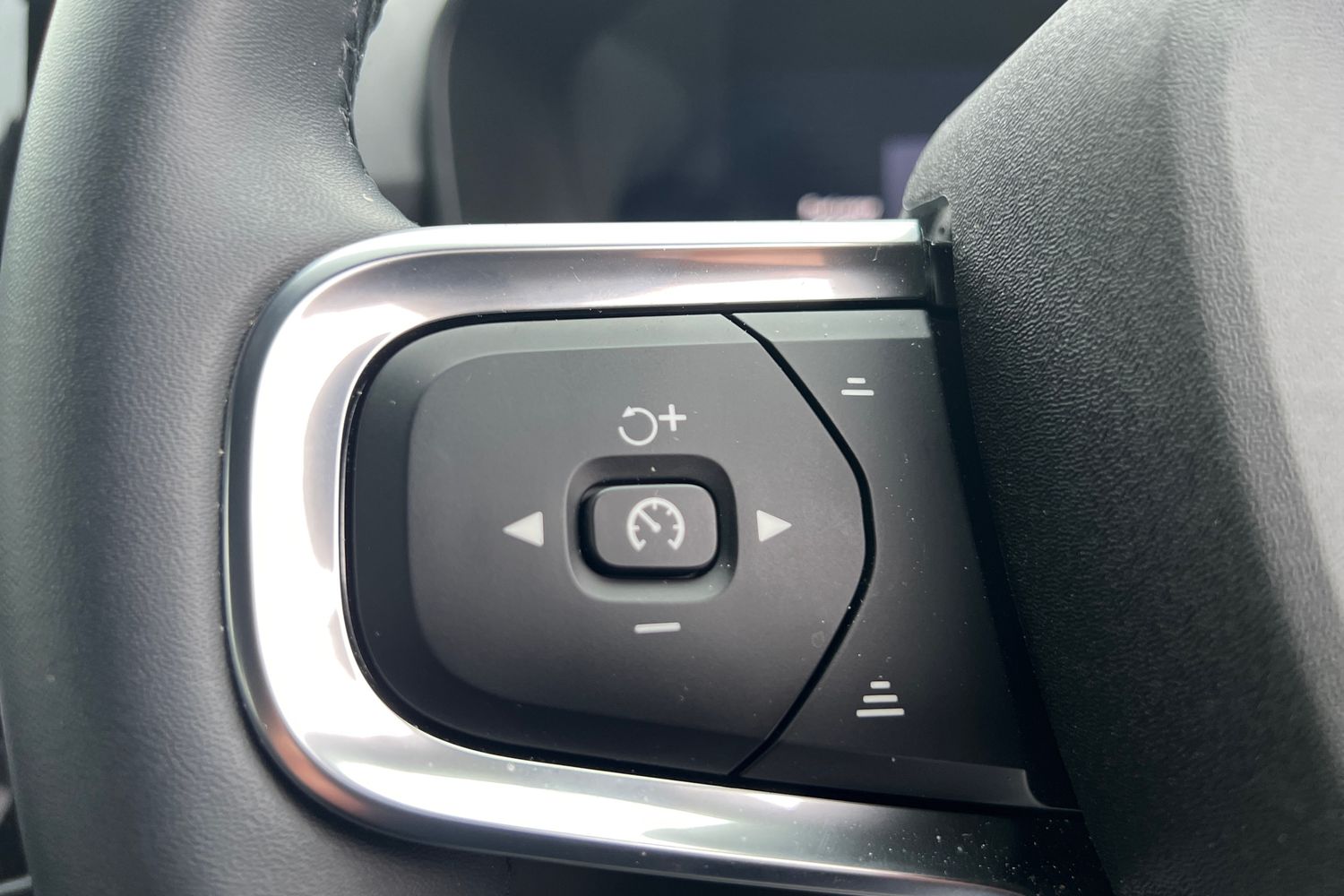 Used Volvo XC40 2025 for sale - 76221824: Photo 11