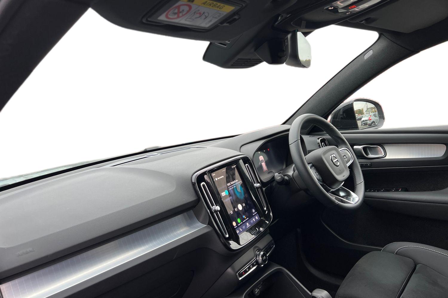 Used Volvo XC40 2025 for sale - 76221824: Photo 2