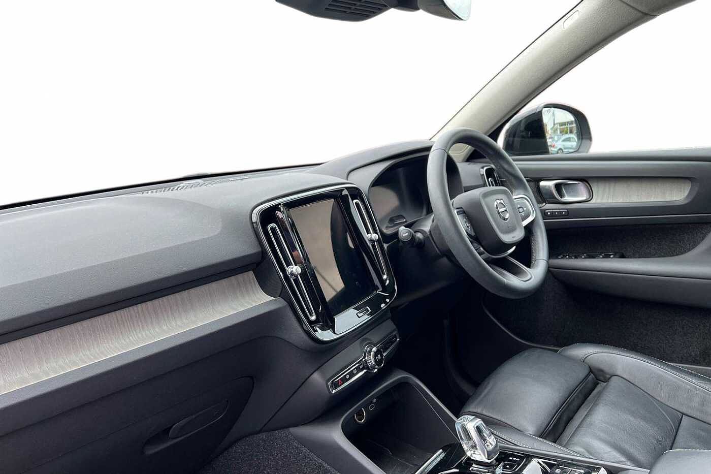 Used Volvo XC40 2022 for sale - 76312303: Photo 2