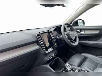 Used Volvo XC40 2022 for sale - 76312303: Photo