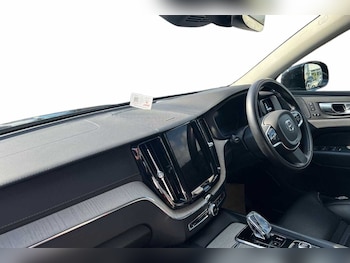 Used Volvo XC60 2022 for sale - 76312365: Photo