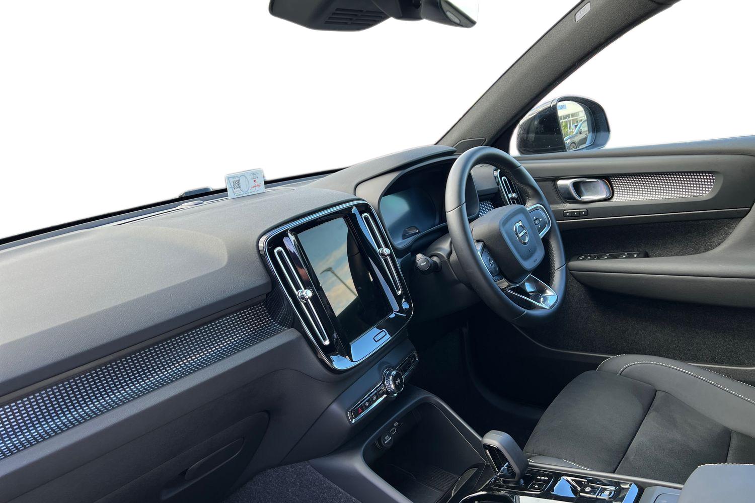 Used Volvo XC40 2025 for sale - 76079327: Photo 2