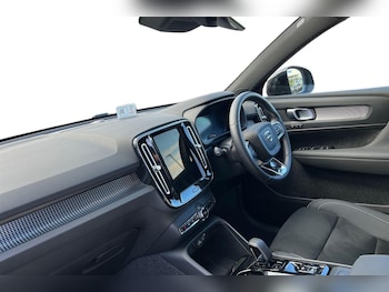 Used Volvo XC40 2025 for sale - 76079327: Photo