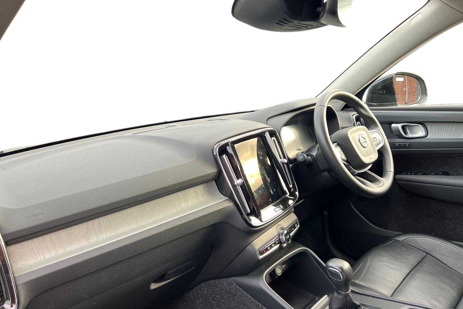 Used Volvo XC40 2021 for sale - 76130556: Photo 2