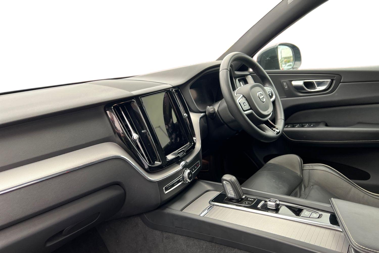 Used Volvo XC60 2021 for sale - 76221837: Photo 2