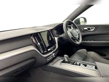 Used Volvo XC60 2021 for sale - 76221837: Photo 2