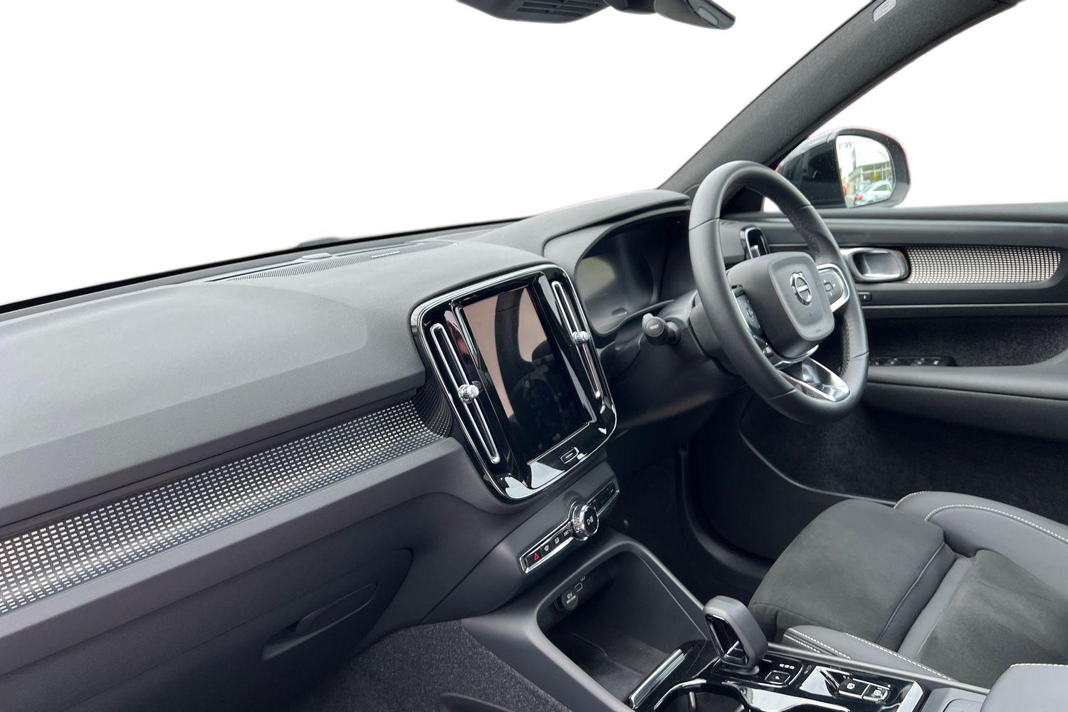 Used Volvo XC40 2022 for sale - 76161220: Photo 2