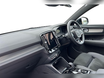 Used Volvo XC40 2022 for sale - 76161220: Photo