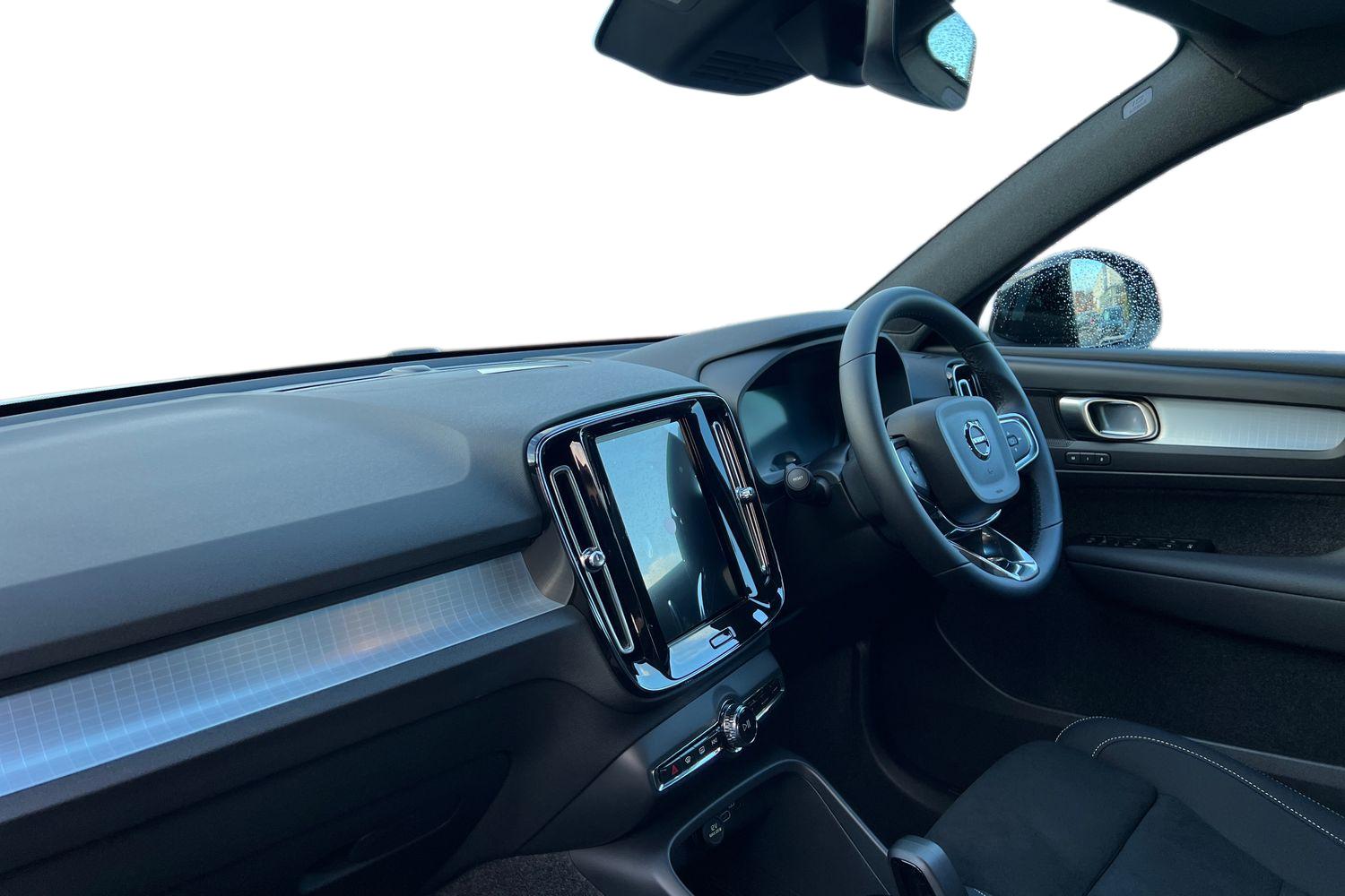 Used Volvo XC40 2025 for sale - 77274034: Photo 2