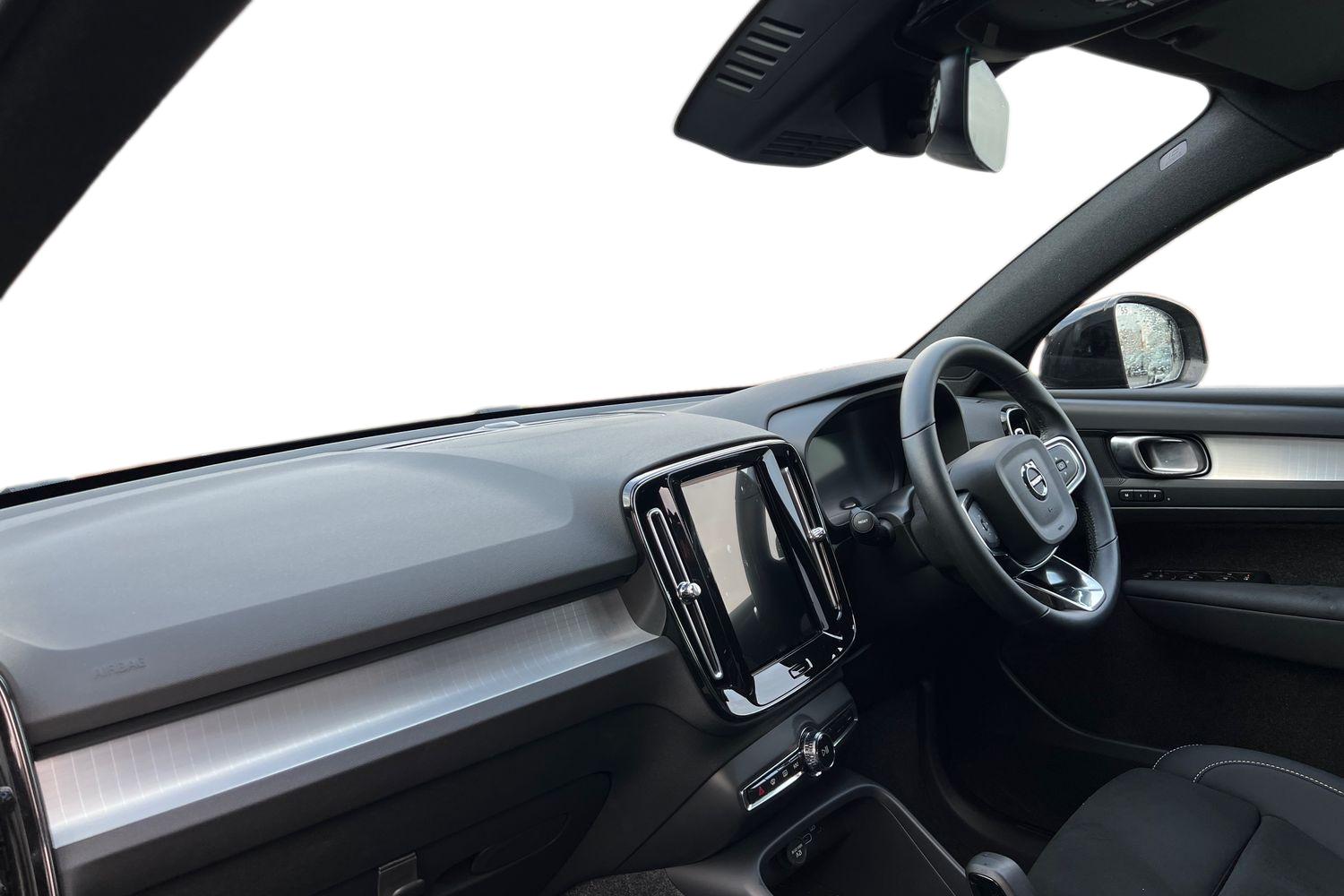 Used Volvo XC40 2025 for sale - 76221757: Photo 2