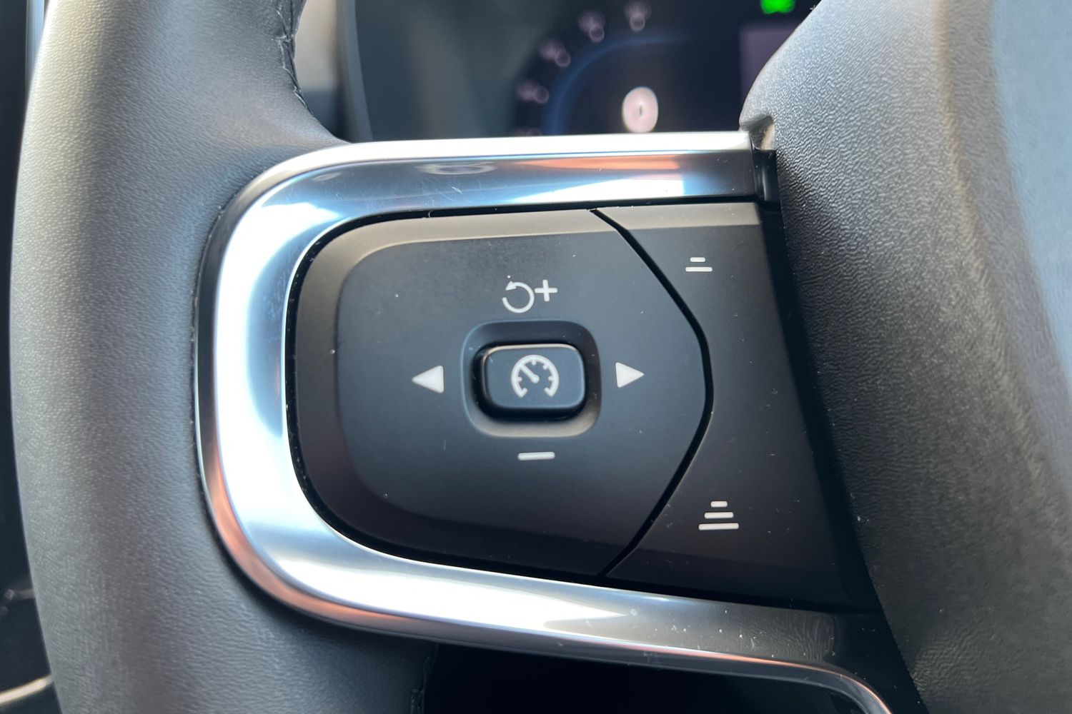 Used Volvo XC40 2022 for sale - 76722076: Photo 11