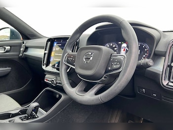 Used Volvo XC40 2022 for sale - 76438119: Photo