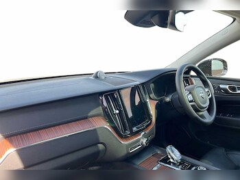 Used Volvo XC60 2023 for sale - 78211993: Photo