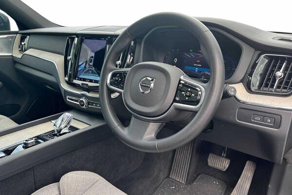 Used Volvo XC60 2023 for sale - 75675276: Photo 10